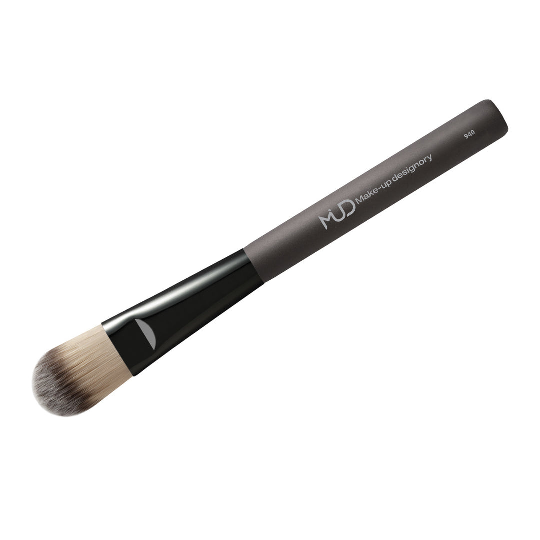 #940 Foundation Synthetic Brush-Make-up Designory